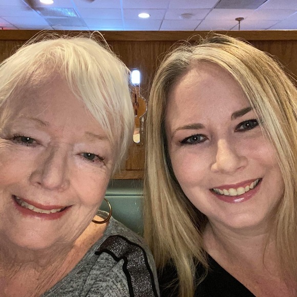 Meet your Posher, Lindsay - Picture 5 of 5